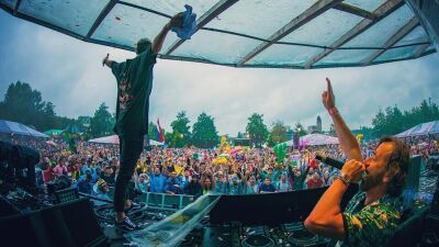 【Tomorrowland 2019】AxtoneステージにてD.O.Dがプレイ中、フロアではファンが彼女にプロポーズ！