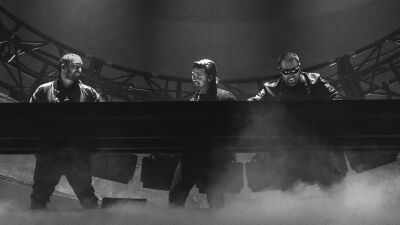 Swedish House Mafia（スウェディッシュ・ハウス・マフィア）「Paradise Again」ワールドツアーのミニドキュメンタリーをリリース！YouTube自動翻訳機能を使って観てみよう