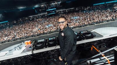 2024年に自身最大規模の来日公演が決定しているJonas Blue (ジョナス・ブルー) がAriana Grande (アリアナ・グランデ) の新曲 "yes, and?" を公式リミックス
