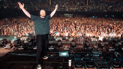 Chris Lake (クリス・レイク)、テイラー・スウィフトの "Opalite" の公式リミックスを担当…婚約者トラビス・ケルシーとのDMがきっかけ