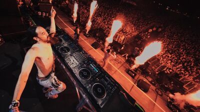 【動画アリ】最強コラボ...!? Steve Aoki（スティーブ・アオキ）がカナダのフェスで Armin van Buuren（アーミン・ヴァン・ビューレン）との"ID" をプレイ！