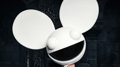 Deadmau5 がゲーム関連の新しいタトゥーを入れて痛がりまくる約40分の動画はこちら