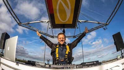 【ARMIN VAN BUUREN】が空から DJ を披露！