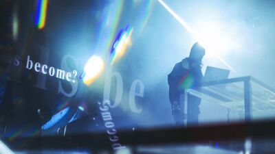 Porter Robinson（ポーター・ロビンソン）が2018年にリリースされたアルバムの中から自身のお気に入りを紹介