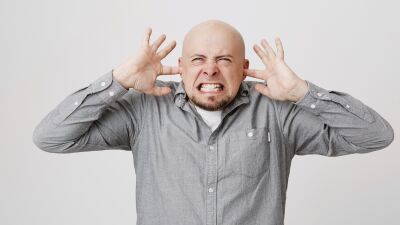 「ブーン、ブーンの連続」と警官も証言、建物どころか骨の髄まで揺れる大騒音で近隣住民に健康被害……スペイン・バルセロナで超爆音でEDMを５年間流し続けた男が逮捕