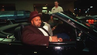 Suge Knight (シュグ・ナイト)、2Pac (トゥーパック) の遺灰を大麻と共に吸う目的で、遺体を早く火葬するために葬儀会社に約1億9,000万円を渡したと主張…遺骨喫煙への自身の参加は否定