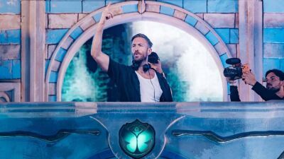 Calvin Harris (カルヴィン・ハリス) 、ベルギー開催『Tomorrowland 2026』初出演の歴史的デビューを果たしWeek1のメインステージを締めくくる