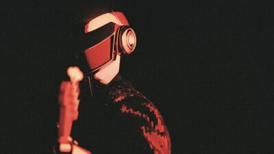 Daft Punk (ダフト・パンク) 、2013年にリリースしたスタジオ・アルバム『Random Access Memories』がiTunes歴代ベストアルバムで6位にランクイン！