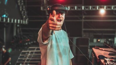 【動画アリ】JOYRYDE (ジョイライド) 、ハロウィンの週末に開催されたイベントにてSkrillex (スクリレックス) 、FLOWDAN (フロウダン) との未発表 "ID" を披露！