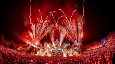火災によってメインステージを焼失したビッグフェス「Tomorrowland」火災の原因はフェスで使用する "花火に関する3つの不備" が原因か…？ベルギー当局が調査中