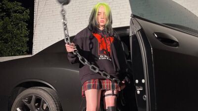Billie Eilish（ビリー・アイリッシュ）、ドキュメンタリー・フィルム公開を記念し、Billie が萌えキャラ？化したイラストデザインのコラボグッズ販売！