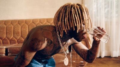 以前には額にダイヤを埋め込もうとした人気ラッパーのLil Uzi Vert（リル・ウジ・ヴァート）がRolling Loudで新曲を披露、そして母から今更本当の年齢を知らされる……!?