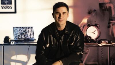 ハウス界の新星John Summit (ジョン・サミット) 、SNSにてAvicii (アヴィーチー) と比較され「極めて失礼」だとショート・ビデオで非難