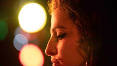 Amy Winehouse (エイミー・ワインハウス) の伝記映画『BACK TO BLACK (原題) 』サントラの詳細が発表＆映画は年内に日本公開も決定