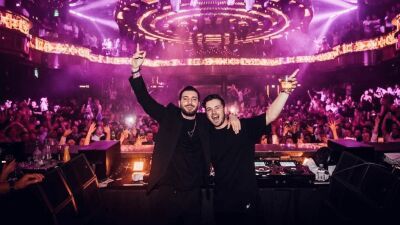 「彼は僕のことを愛しているから、ってのは冗談で…」アレッソがマーティン・ギャリックスのコラボ曲 "Inside Our Hearts" のリリース日を「Ultra Europe 2025」でサプライズ