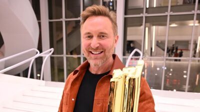 David Guetta (デヴィッド・ゲッタ) 、坂本龍一 "戦メリ" をサンプリングした、K-POPガールズ・グループIVE (アイヴ) とのコラボ曲 "Supernova Love" をリリース