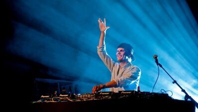 【Tomorrowland Top 1000 on One World Radio】2021年度のトップ・アンセムを発表！第1位は2年連続Aviciiのあの名曲に……