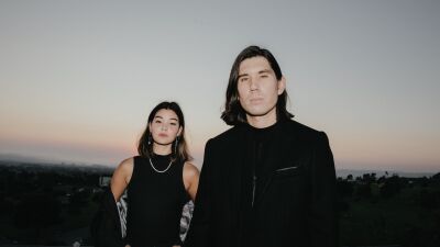Gryffin（グリフィン）がコロナ禍の世に希望を送る新曲「Safe With Me」をダンス・ビデオと公開！ゲストはYouTubeで人気急上昇中の日本人ハーフ=オードリー・ミカ！