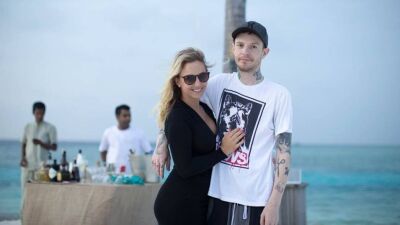 ティエスト、アーミン、デッドマウス…アーティストを影で支える美人妻たち!!