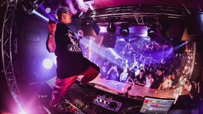 国内主要クラブで活躍中のあのDJがデザイナーとしてローンチしたファッションブランドに注目