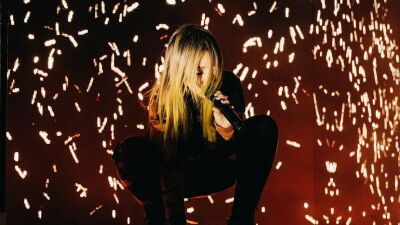 【動画アリ】Alison Wonderland（アリソン・ワンダーランド）、コロラド州「レッド・ロックス」にて2日間に渡って開催されたソールドアウト公演にて多数のID曲を披露！