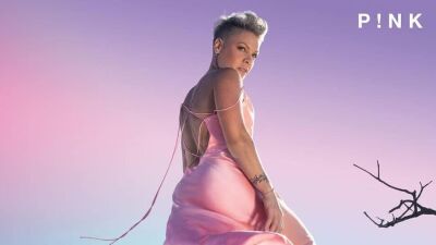 アメリカの大人気シンガー P!nk (ピンク) 、1995年の感謝祭のレイヴにて多数のドラッグをチャンポン摂取、オーバードーズで死に掛けていたことを激白