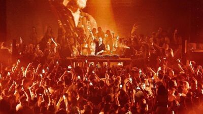 David Guetta（デイヴィッド・ゲッタ）、ブラック・アイド・ピーズ、シャキーラとタッグを組んだ近未来的な最新曲 "Don’t You Worry" をリリース！