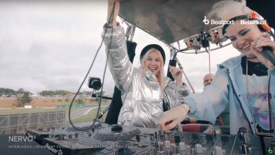 姉妹DJのNERVO（ナーヴォ）、F1サンパウログランプリにて、競馬場の上空から熱気球に乗ってDJセットを披露！