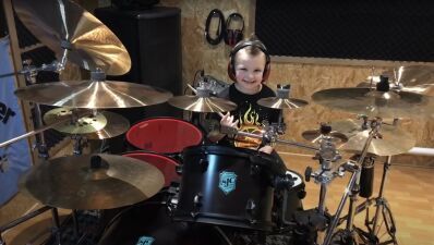 Slipknot（スリップノット）のアニキたちもベタ惚れ！ 超絶可愛すぎる７歳児天才ラウドロック系ドラマー・Caleb H（カレブ・H）くんのドラム捌きに刮目せよ!!