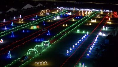 新型コロナ禍のクリスマスに最適なドライブスルー・イルミネーション・ショー「Santa's Rock N Lights」がアメリカで開催中！
