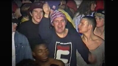 音楽ポスターでいっぱいの寝室、海賊ラジオ局、警察本部、秘密の倉庫…1989年のイギリスで、違法なアシッドハウスレイヴが体験できる！新たな没入型VR体験がイングランドで公開中!!