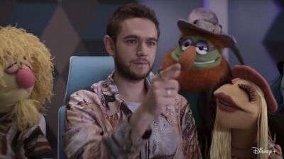 Zedd (ゼッド) 、Deadmou5 (デッドマウス) 、Steve Aoki (スティーヴ・アオキ) がDisney＋の新番組ドラマ「THE MUPPETS MAYHEM」で人形たちと共演!!