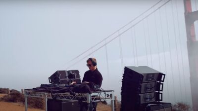 Kaskade（カスケード）、アメリカ・サンフランシスコの象徴でもあるゴールデンゲートブリッジの絶景前からKaskadeワールド全開のセットを披露！