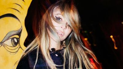 Alison Wonderland（アリソン・ワンダーランド）「光を得るためには暗闇の時間が必要だ」…新曲 "Down the Line" のリリースと共にメッセージ性のあるMVも公開！