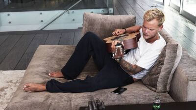 年末にNetflixにて最新ドキュメンタリー「Avicii-I’m Tim」が公開されたAvicii (アヴィーチー) の楽曲がSpotifyグローバルチャートで急上昇