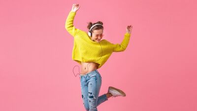 踊れる音楽で脳が健康に!? "グルーヴィでノリが良い音楽" が喜びと覚醒の感覚を生み出し「認知機能を高める」ことを示唆する研究結果が発表!! パーキンソン病の改善にも
