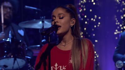 【必見】Ariana Grande が米TV番組「The Tonight Show」で圧巻のパフォーマンスを披露！