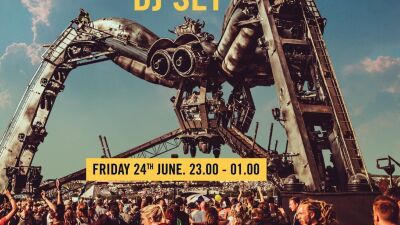 現在開催中のイングランドの野外フェスティバルGlastonbury（グラストンベリー）に、あの巨大なクモのステージ『Arcadia』が登場、Calvin Harris、Carl Coxら出演!!