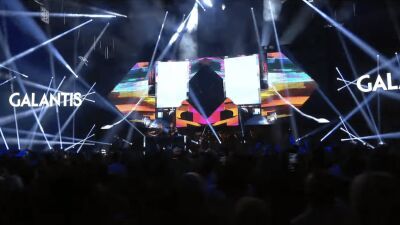 故 Avicii（アヴィーチー）を偲ぶスペシャル・トリビュート・コンサートが開催、Zara Larsson、Miriam Bryant、Galantisらが出演（フル動画有り）