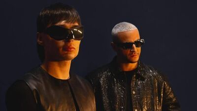DJ Snake (DJ スネイク) 、米Coachellaの第1週目でサプライズ出演したメキシカン・シンガーPeso Pluma (ペソ・プルーマ) とのコラボ曲 "TEKA" のミュージックビデオ