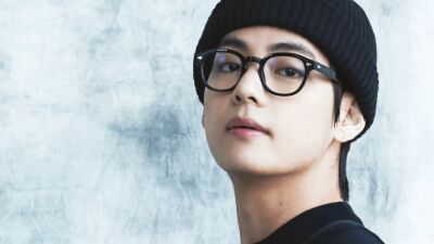 K-POP界のスーパースターBTS (防弾少年団) のメンバーV (ブイ) がニューシングル "FRI (END) S" を2024年3月15日にリリース！