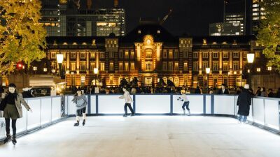 クリスマスデートにもぴったり！東京都内で冬を感じつつアイススケートが楽しめる、期間限定の屋外スケートリンク7選
