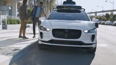 米サンフランシスコ開催フェス「Portola Music Festival」にてGoogleによる自動運転車 "Waymo (ウェイモ)"が故障、大渋滞となり参加者ら激怒
