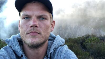【動画アリ】2016年8月5日にスウェーデンで行われたAvicii (アヴィーチー) の最後のホームカミング・ショーの映像がYouTubeに公式にアップ！