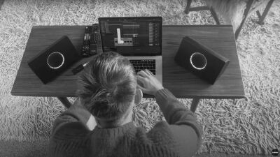 デンマーク・コペンハーゲンの音響機器メーカー AIAIAI (アイアイアイ) が、世界初のポータブル・ワイヤレス・スタジオ・モニター「UNIT-4」を発売
