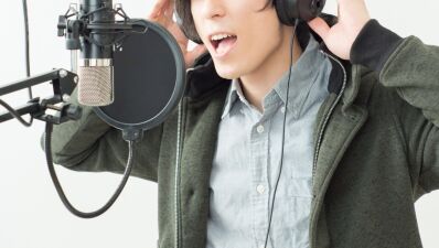 イギリスの新型コロナ感染に関する実験で「歌うことはおしゃべりするよりも危険性が低い」との結果が出て、室内ライブ解禁の可能性