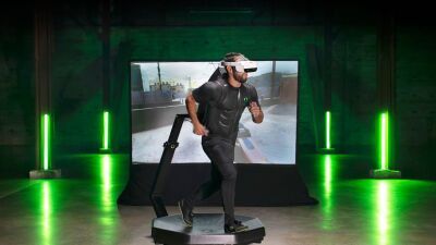 ゲームしながら実際に走れる・ジャンプできる、家庭用全方向性トレッドミル VR コントローラー｢Omni One（オムニ・ワン）｣、定価約21万400円が今なら先行投資：1000ドル出資で40％オフに！