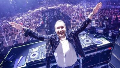 David Guetta (デヴィッド・ゲッタ) とBlack Eyed Peas (ブラック・アイド・ピーズ) の2009年リリース曲「I Gotta Feeling」がSpotifyで20億回再生