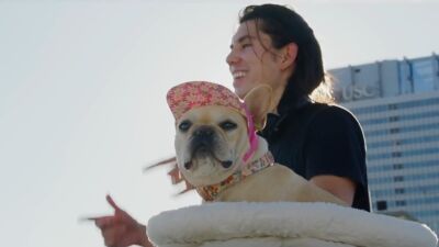 Gryffin（グリフィン）、2018年リリース「Tie Me Down」のチャート再急上昇記念！DJブースの傍らに、無関心な愛犬を引き連れてノリノリのスペシャル・セットを披露する映像がたまらない