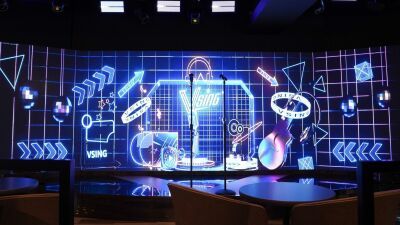 まるでライブ会場のような熱気を体感できる新感覚カラオケステージ＆バー「VSING (ブイシング) 」が 8月8日 (金) 19時、渋谷・宇田川町にオープン、投げ銭システムも